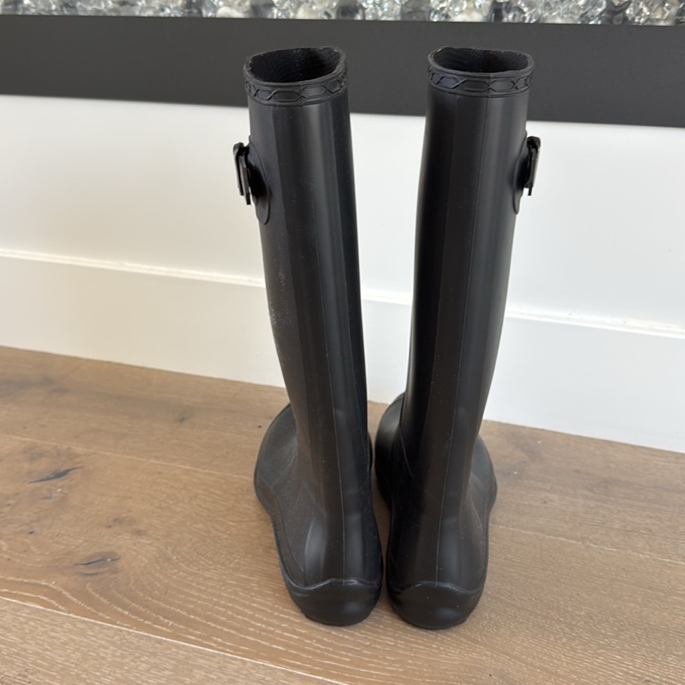 Kamik black rubber rain boots. Size 9 (runs small). Excellent condition. - Picture 3 of 6